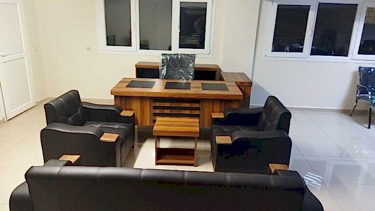 Burak masa takımı oturma grubu dahil - Ofis Mobilyaları